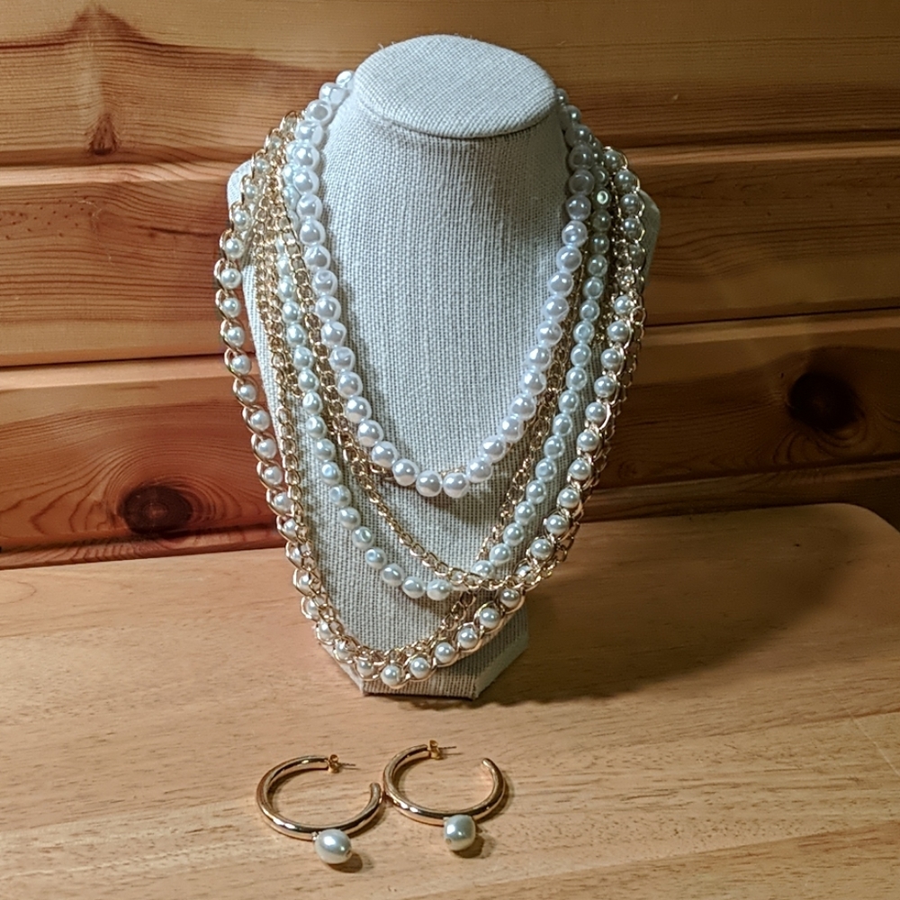 Earring and necklace set